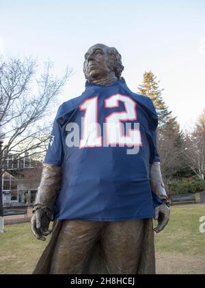 John Adams statue portant le maillot numéro 12 des Patriots de la Nouvelle-Angleterre de Tom Brady à Quincy, Massachusetts Banque D'Images