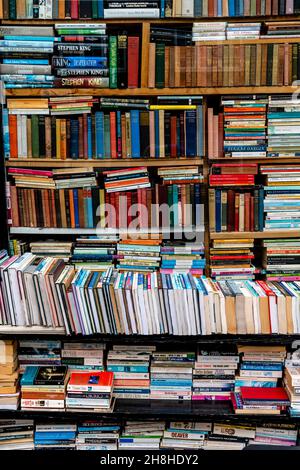 Une librairie colorée à Putney, Londres, Royaume-Uni. Banque D'Images