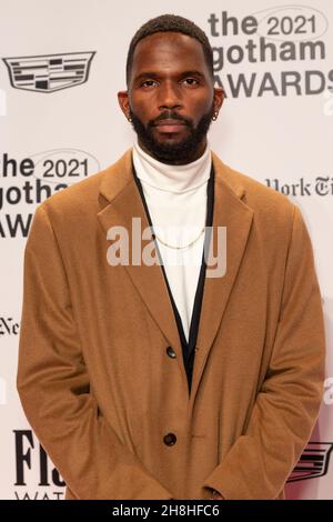 New York, États-Unis.29 novembre 2021.Calvin Leon Smith assiste aux Gotham Awards 2021 à Cipriani Wall Street (photo de Lev Radin/Pacific Press) Credit: Pacific Press Media production Corp./Alay Live News Banque D'Images