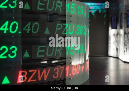 Warszawa, Pologne - juin 05.2021: PB Money Centre, musée.Graphique et chiffres de la Bourse.Bourse de négociation. Banque D'Images