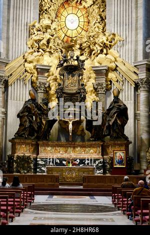 Italie, Latium, Rome, Cité du Vatican classée au patrimoine mondial de l'UNESCO, place Saint-Pierre, Basilique Saint-Pierre de Rome (Basilique Saint-Pierre), chaire de Saint-Pierre construite par Bernini Banque D'Images