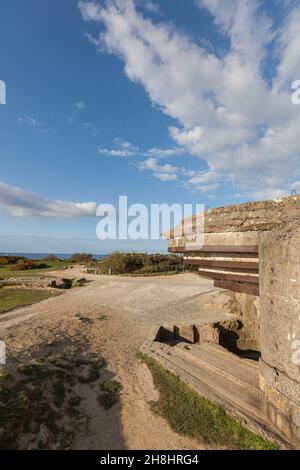 France, Calvados (14), Cricqueville-en-Bessin, Pointe du hoc, trous de bombe et blockhaus datant des débarquements alliés en Normandie en juin 1944 Banque D'Images