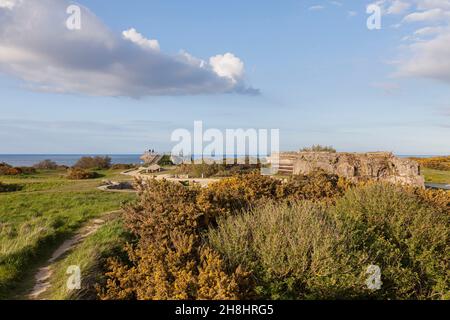 France, Calvados (14), Cricqueville-en-Bessin, Pointe du hoc, trous de bombe et blockhaus datant des débarquements alliés en Normandie en juin 1944 Banque D'Images