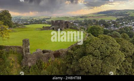 Vue aérienne du château de Kendal, district des lacs Cumbria, Angleterre, Royaume-Uni Banque D'Images