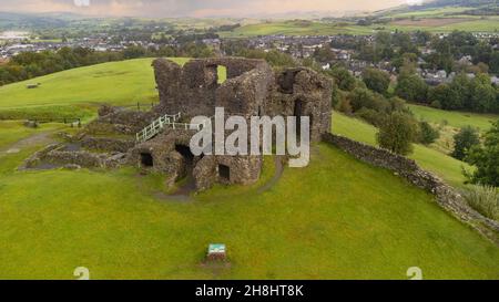 Vue aérienne du château de Kendal, district des lacs Cumbria, Angleterre, Royaume-Uni Banque D'Images