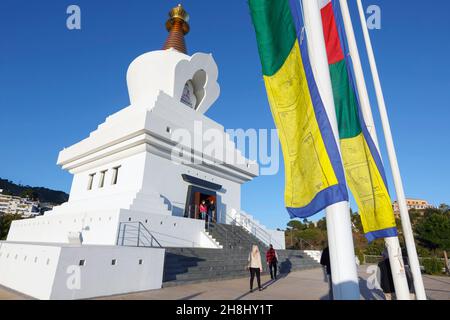 Benalmadena, Costa del sol, province de Malaga, Andalousie, sud de l'Espagne.La stupa de l'illumination bouddhiste. Banque D'Images