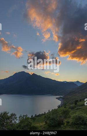 Lac (Lac du Mont Cenis) près du Col du Mont Cenis, Savoie, France Banque D'Images