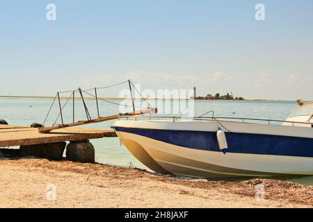 Kherson, Ukraine - 6 août 2019 : bateau sur la mer.Vacances en mer. Banque D'Images