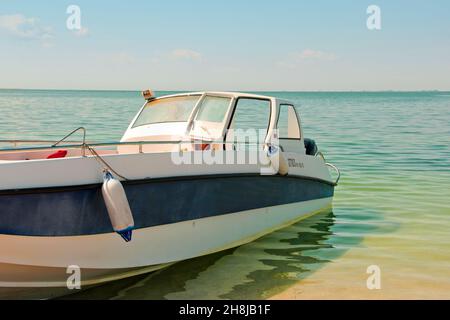 Kherson, Ukraine - 6 août 2019 : bateau sur la mer.Vacances en mer. Banque D'Images