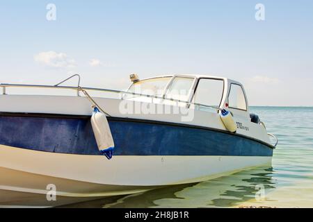 Kherson, Ukraine - 6 août 2019 : bateau sur la mer.Vacances en mer Banque D'Images