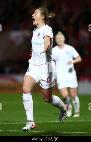 Doncaster, Royaume-Uni.30 novembre 2021.Keepmoat Stadium Ellen White (9 Angleterre) célèbre son deuxième but lors du match de qualification de la coupe du monde des femmes de la FIFA 2023 dans le groupe D entre l'Angleterre et la Lettonie au Keepmoat Stadium de Doncaster, en Angleterre, le 30 novembre 2021.Kieran Riley crédit: SPP Sport presse photo./Alamy Live News Banque D'Images