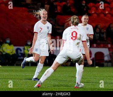 Doncaster, Angleterre, 30 novembre 2021.Beth Mead, d'Angleterre, fête ses troisième et sixième buts lors de la coupe du monde de la FIFA 2023 - European qualificative Match au Keepmoat Stadium, Doncaster.Le crédit photo devrait se lire: Andrew Yates / Sportimage Banque D'Images