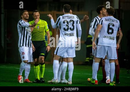 Reggio Calabria, Italie.30 novembre 2021.Abisso Rosario reefre pendant Reggina 1914 vs Ascoli Calcio, football italien Serie B match à Reggio Calabria, Italie, novembre 30 2021 crédit: Agence de photo indépendante/Alamy Live News Banque D'Images