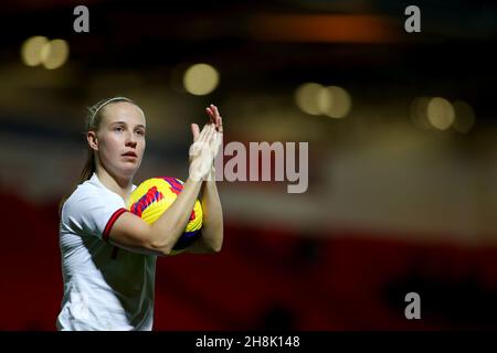 Doncaster, Royaume-Uni.30 novembre 2021.Keepmoat Stadium Beth Mead (7 Angleterre) applaudit les fans d'Angleterre après leur victoire de 20-0 dans le match de qualification de la coupe du monde des femmes de la FIFA 2023 dans le groupe D entre l'Angleterre et la Lettonie au Keepmoat Stadium à Doncaster, en Angleterre, le 30 novembre 2021.Kieran Riley crédit: SPP Sport presse photo./Alamy Live News Banque D'Images