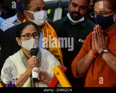 Mumbai, Inde.30 novembre 2021.MUMBAI, INDE - NOVEMBRE 30 : le chef de la TMC et le ministre en chef du Bengale occidental Mamta Banerjee au temple Siddhivinayak, Prabhadevi, le 30 novembre 2021 à Mumbai, Inde.(Photo par Anshuman Poyrekar/Hindustan Times/Sipa USA) crédit: SIPA USA/Alay Live News Banque D'Images