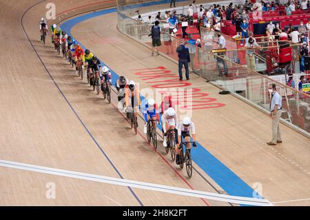 Jennifer Valente, des États-Unis, est en tête de la course d’omnium féminin lors des Jeux Olympiques de Tokyo en 2020. Banque D'Images