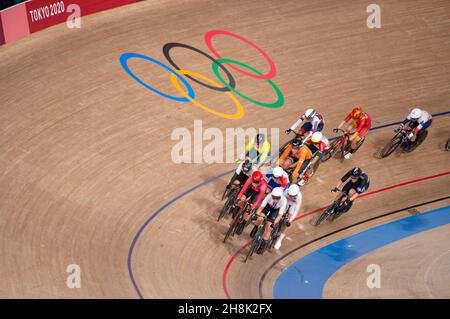 Jennifer Valente, des États-Unis, est en tête de la course d’omnium féminin lors des Jeux Olympiques de Tokyo en 2020. Banque D'Images