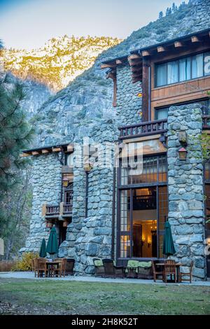 L'hôtel Ahwahnee, situé au cœur de Yosemite Valley, en Californie, est un séjour unique. Banque D'Images