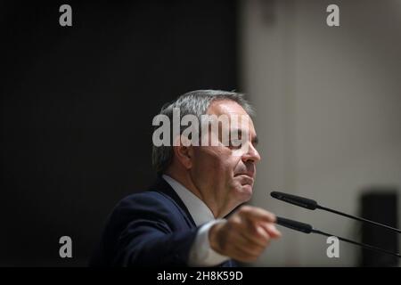 Rillieux la Pape, France.29 novembre 2021.Xavier Bertrand prononce son discours lors de sa dernière réunion de campagne à Rillieux-la-Pape.Xavier Bertrand tient sa dernière réunion de campagne dans la primaire du parti "les Républicains" (LR).La désignation du candidat aura lieu les 2 et 4 décembre 2021 dans le cadre d'une élection à deux tours.(Photo de Laurent Coust/SOPA Images/Sipa USA) crédit: SIPA USA/Alay Live News Banque D'Images