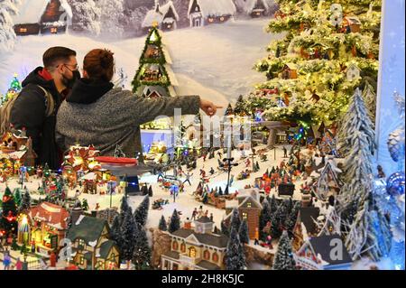 TURIN, ITALIE - 02 novembre 2021 : figurines de fête réalistes au magasin temporaire traditionnel, Turin, Italie ; 2 novembre 2021 Banque D'Images