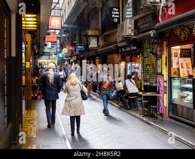 MELBOUR, AUSTRALIE - 16 novembre 2019 : une photo de personnes dans la rue de la vie de la ville de Melbourne avant la pandémie, en Australie Banque D'Images