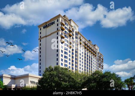 SAVANNAH, GÉORGIE - 19 octobre 2021 : le Westin Savannah Harbor Golf Resort Spa, un complexe de quatre diamants situé le long de l'emblématique Savannah River, voisin de SAV Banque D'Images