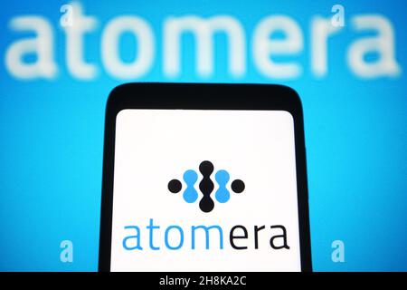 Ukraine.30 novembre 2021.Dans cette illustration, le logo Atomera Incorporated est affiché sur un smartphone et un pc.Crédit : SOPA Images Limited/Alamy Live News Banque D'Images