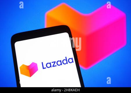 Ukraine.30 novembre 2021.Dans cette illustration, le logo du groupe Lazada s'affiche sur l'écran d'un smartphone.(Photo de Pavlo Gonchar/SOPA Images/Sipa USA) crédit: SIPA USA/Alay Live News Banque D'Images