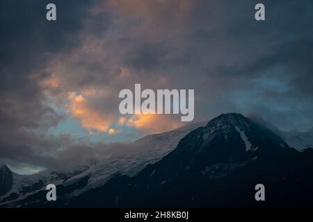 Lever de soleil dans les Alpes françaises autour des Houches, début septembre. Banque D'Images