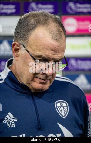 LEEDS, ANGLETERRE - NOVEMBRE 30 : le directeur Marcelo Bielsa de Leeds United lors du match de Premier League entre Leeds United et Crystal Palace à Elland Road le 30 novembre 2021 à Leeds, Angleterre.(Photo de Sebastian Frej) Banque D'Images