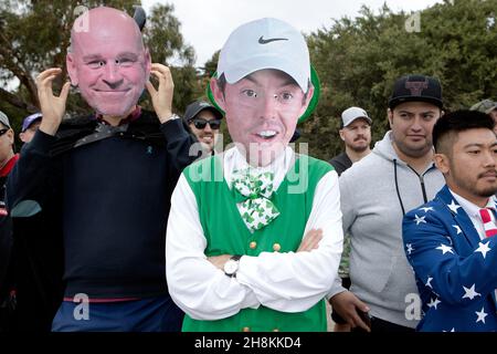 Les fans de golf accueillent les masques pendant la ronde 3 de la coupe des présidents crédit: Speed Media/Alamy Live News Banque D'Images