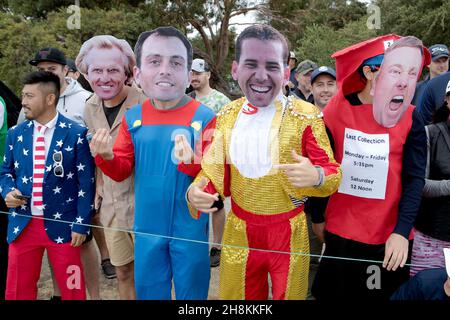 Les fans de golf accueillent les masques pendant la ronde 3 de la coupe des présidents crédit: Speed Media/Alamy Live News Banque D'Images