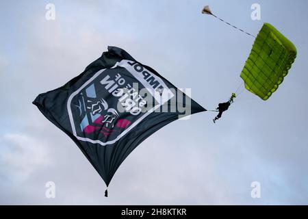 Skydriver avec le drapeau de l'état d'origine de la NRL au début du jeu une des séries de l'état d'origine 2020 entre les Marons du Queensland et le Blues de Nouvelle-Galles du Sud crédit: Peter Mundy/Speed Media/Alay Live News Banque D'Images