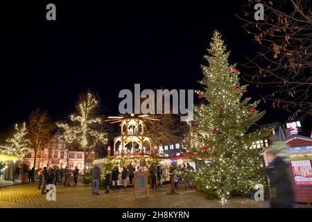 Hambourg, Allemagne.30 novembre 2021.Stand de visiteurs au marché de Noël de Bad Schwartau.Credit: Marcus Brandt/dpa/Alay Live News Banque D'Images
