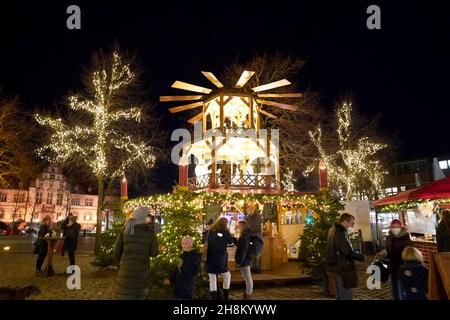 Hambourg, Allemagne.30 novembre 2021.Stand de visiteurs au marché de Noël de Bad Schwartau.Credit: Marcus Brandt/dpa/Alay Live News Banque D'Images
