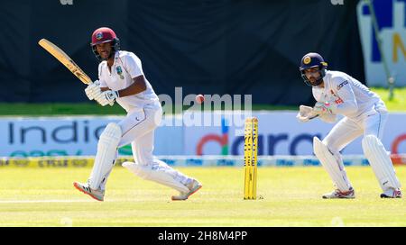 Galle, Sri Lanka.1er décembre 2021.Le Brathwaite Kraigg des Indes occidentales joue un tir pendant le 3ème jour du 2ème match de cricket Test entre Sri Lanka et les Indes occidentales au stade de cricket international de Galle .Viraj Kothalwala/Alamy Live News Banque D'Images