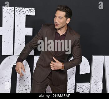 Los Angeles, États-Unis.1er décembre 2021.Jon Bernthal, membre du casting, assiste à la première du film dramatique de Netfix « The impardonnable » au DGA Theatre de Los Angeles le mardi 30 novembre 2021.Scénario : libéré de prison après avoir purgé une peine pour un crime violent, Ruth Slater (Bullock) rentrait dans une société qui refuse de pardonner son passé.Face à un jugement sévère de l'endroit qu'elle a appelé à la maison, son seul espoir de rédemption est de trouver la jeune sœur qu'elle a été forcée de quitter derrière elle.Photo de Jim Ruymen/UPI crédit: UPI/Alay Live News Banque D'Images