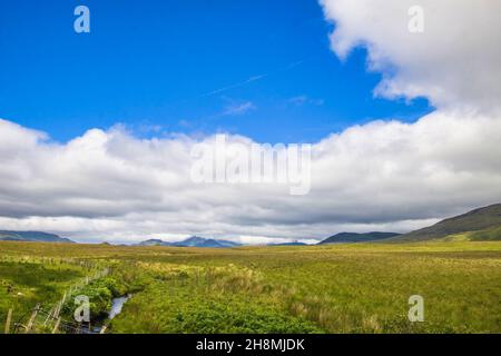 Paysages du Connemara et parc national de Killarney, montagnes du parc, paysages de Killarney et du Connemara au soleil, Irlande Banque D'Images