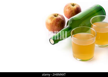 Boisson au cidre de pomme isolée sur fond blanc Banque D'Images