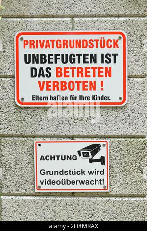 Aucune affiche d'intrusion et de surveillance vidéo à l'entrée de l'établissement Banque D'Images