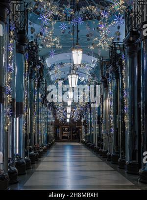 À l'intérieur de la magnifique Piccadilly Arcade de Mayfair, Londres. Banque D'Images