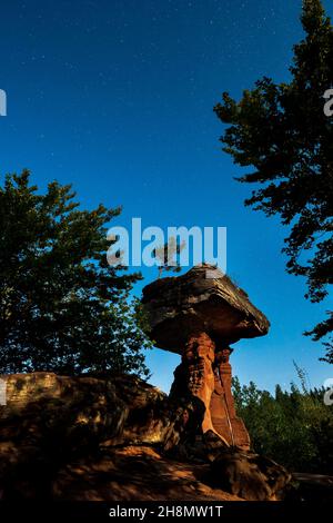 Table du diable avec étoiles, Forêt du Palatinat, Rhénanie-Palatinat Banque D'Images