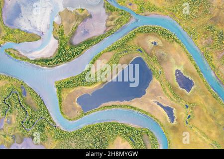 Paysage fluvial de l'air, gros plan, cours de la Visttasjohka, Nikkaluokta, Laponie, Suède Banque D'Images