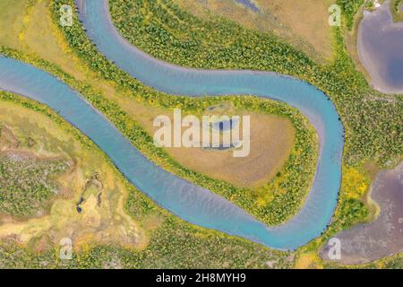 Paysage fluvial de l'air, gros plan, cours de la Visttasjohka, Nikkaluokta, Laponie, Suède Banque D'Images