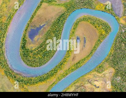 Paysage fluvial de l'air, gros plan, cours de la Visttasjohka, Nikkaluokta, Laponie, Suède Banque D'Images