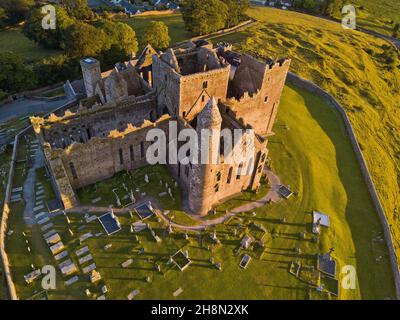 Vue aérienne, Rock of Cashel, dans la lumière du soir, Cashel, comté de Tipperary,Irlande Banque D'Images