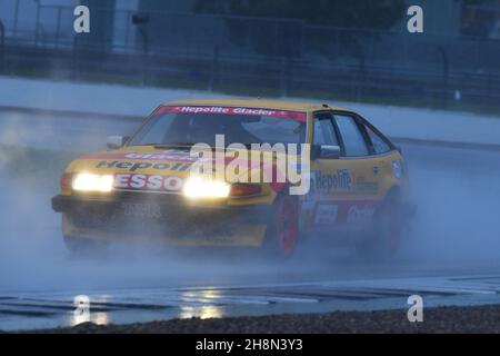 Un gros squat réduit la visibilité à presque zéro, Ken Clarke, Tim Clarke, Rover vitesse SD1, Historic Touring car Challenge, HTCC, combiné au T Banque D'Images