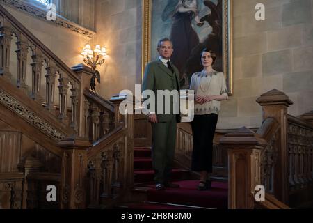 HUGH BONNEVILLE et MICHELLE DOCKERY à DOWNTON ABBEY: A NEW ERA (2022), réalisé par SIMON CURTIS.Crédit : Focus Features / Carnival film & Television / Album Banque D'Images