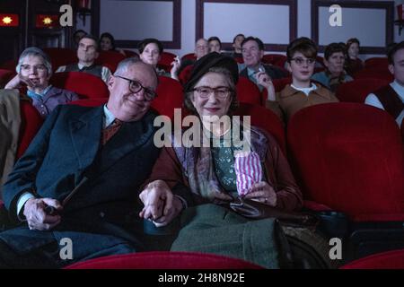 JIM BROADBENT et HELEN MIRREN dans LE DUC (2020), dirigé par ROGER MICHELL.Crédit: Neon films / Pathé / Album Banque D'Images
