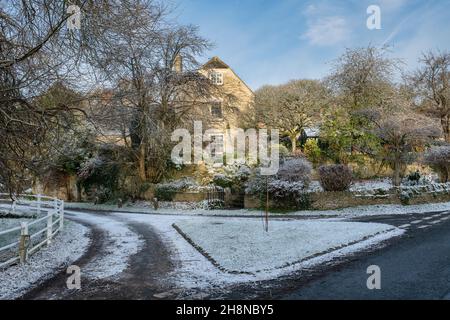 Village de Wootton dans la neige du début de l'hiver.Wootton, Oxfordshire, Angleterre Banque D'Images